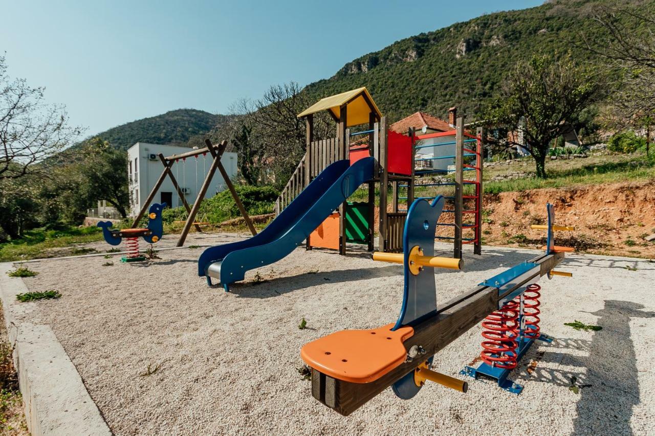 Acacia Hill A3 Apartment Ðenovići Bagian luar foto