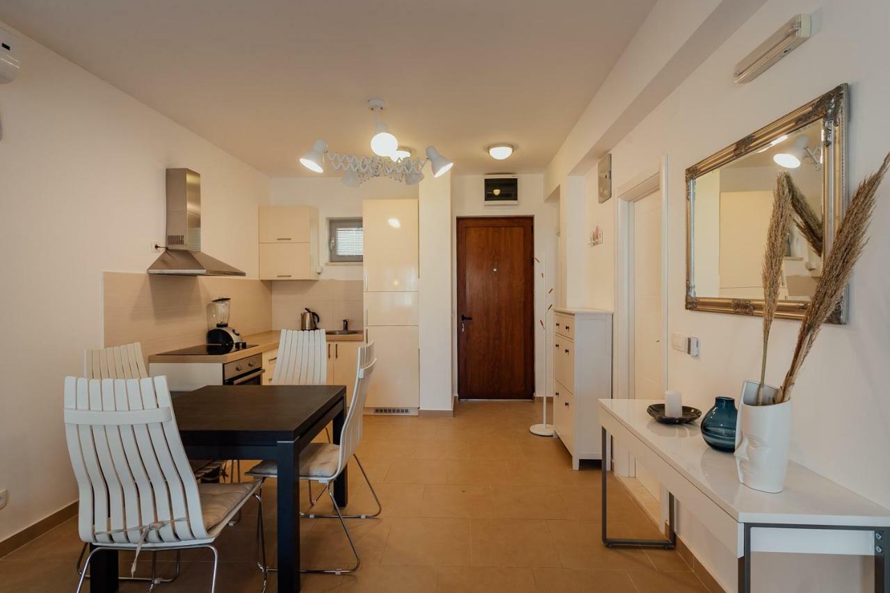 Acacia Hill A3 Apartment Ðenovići Bagian luar foto