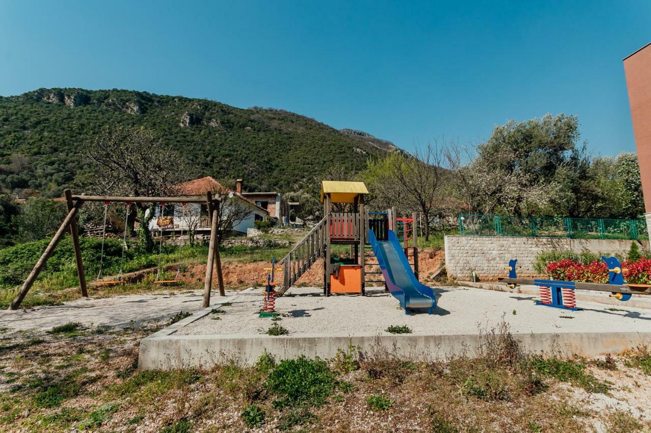 Acacia Hill A3 Apartment Ðenovići Bagian luar foto