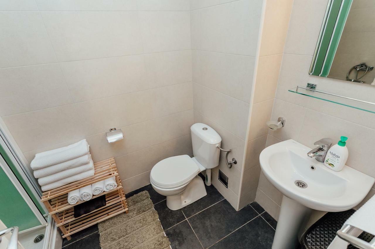 Acacia Hill A3 Apartment Ðenovići Bagian luar foto