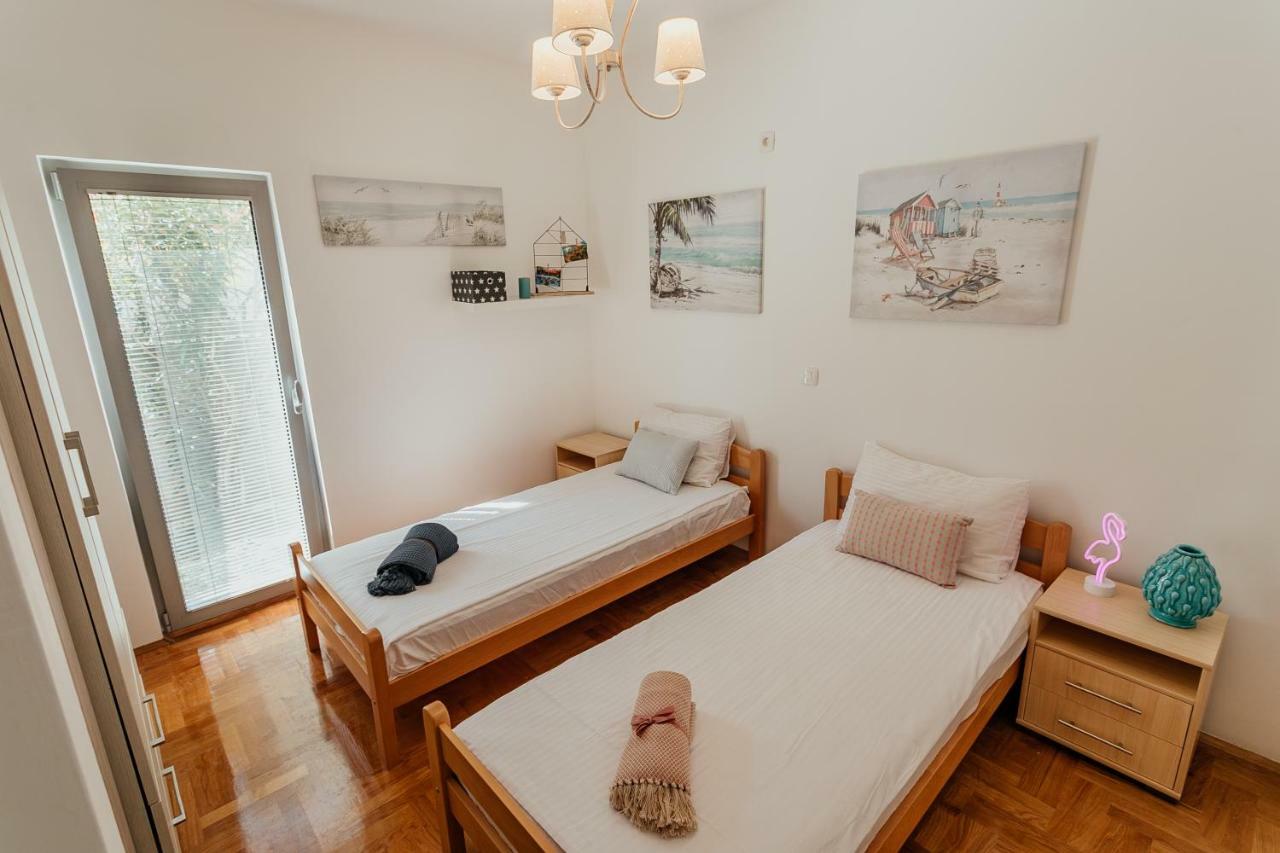Acacia Hill A3 Apartment Ðenovići Bagian luar foto